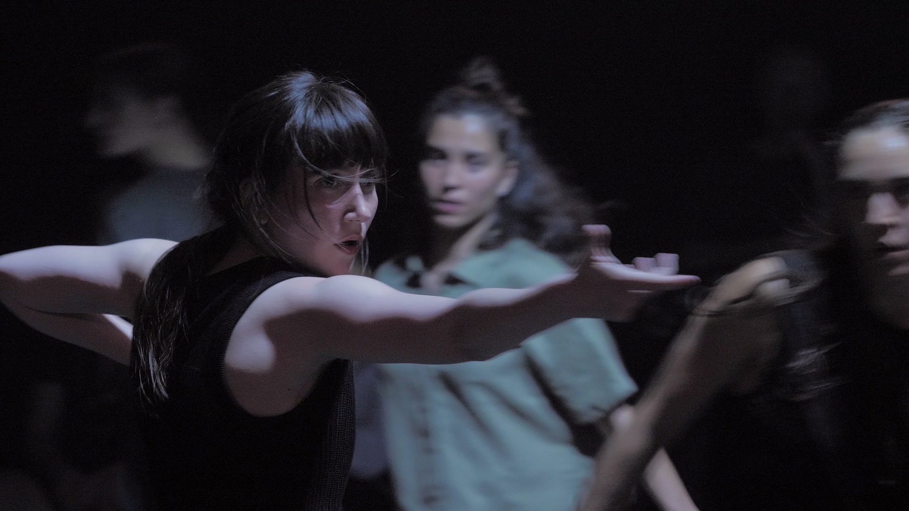 J1_LOeilNu_1_Copyright_Margaux_Vendassi_Camille.D_Tonnerre