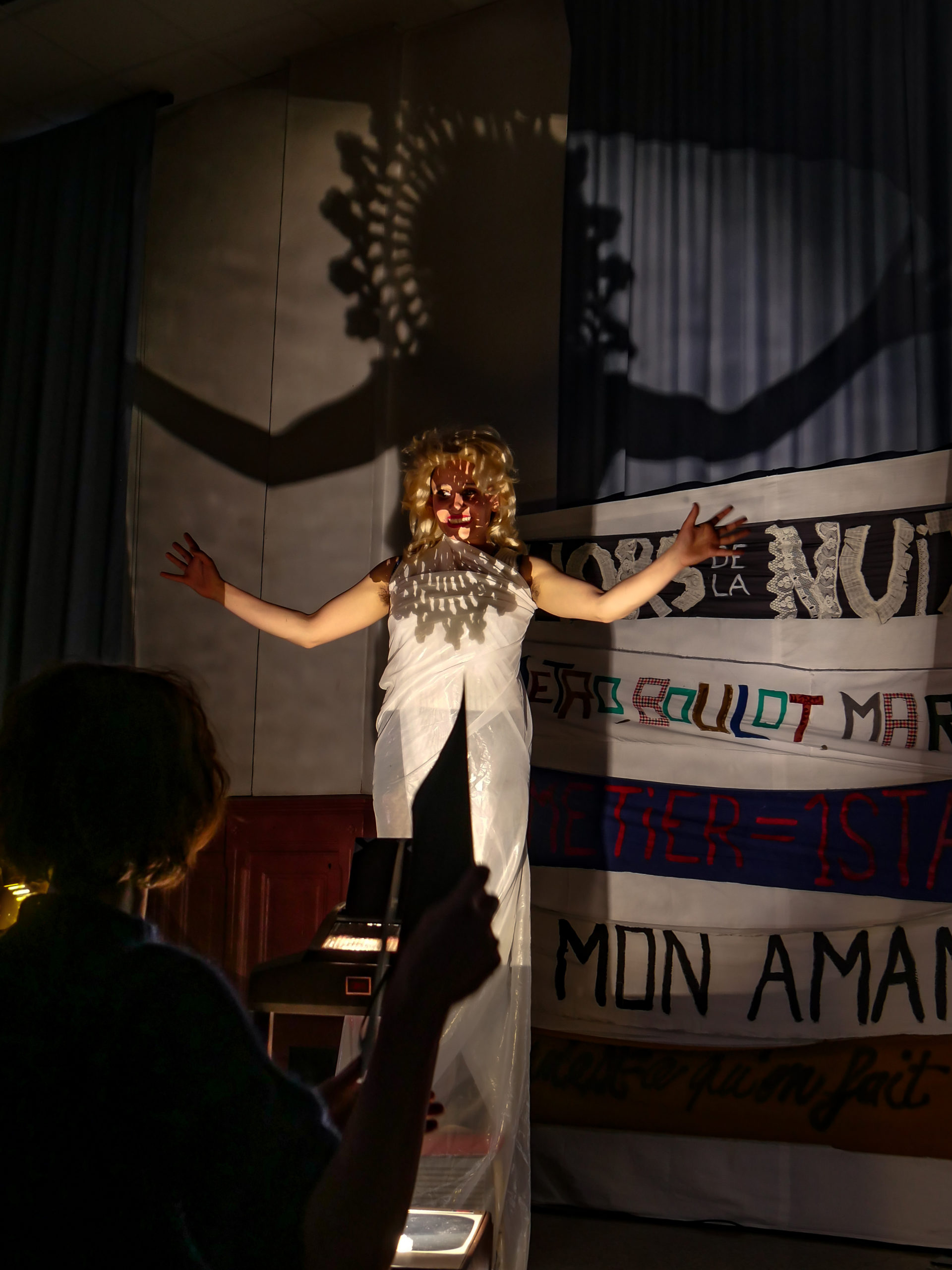 Rembobiner©Theatre_du_Point_du_Jour-1