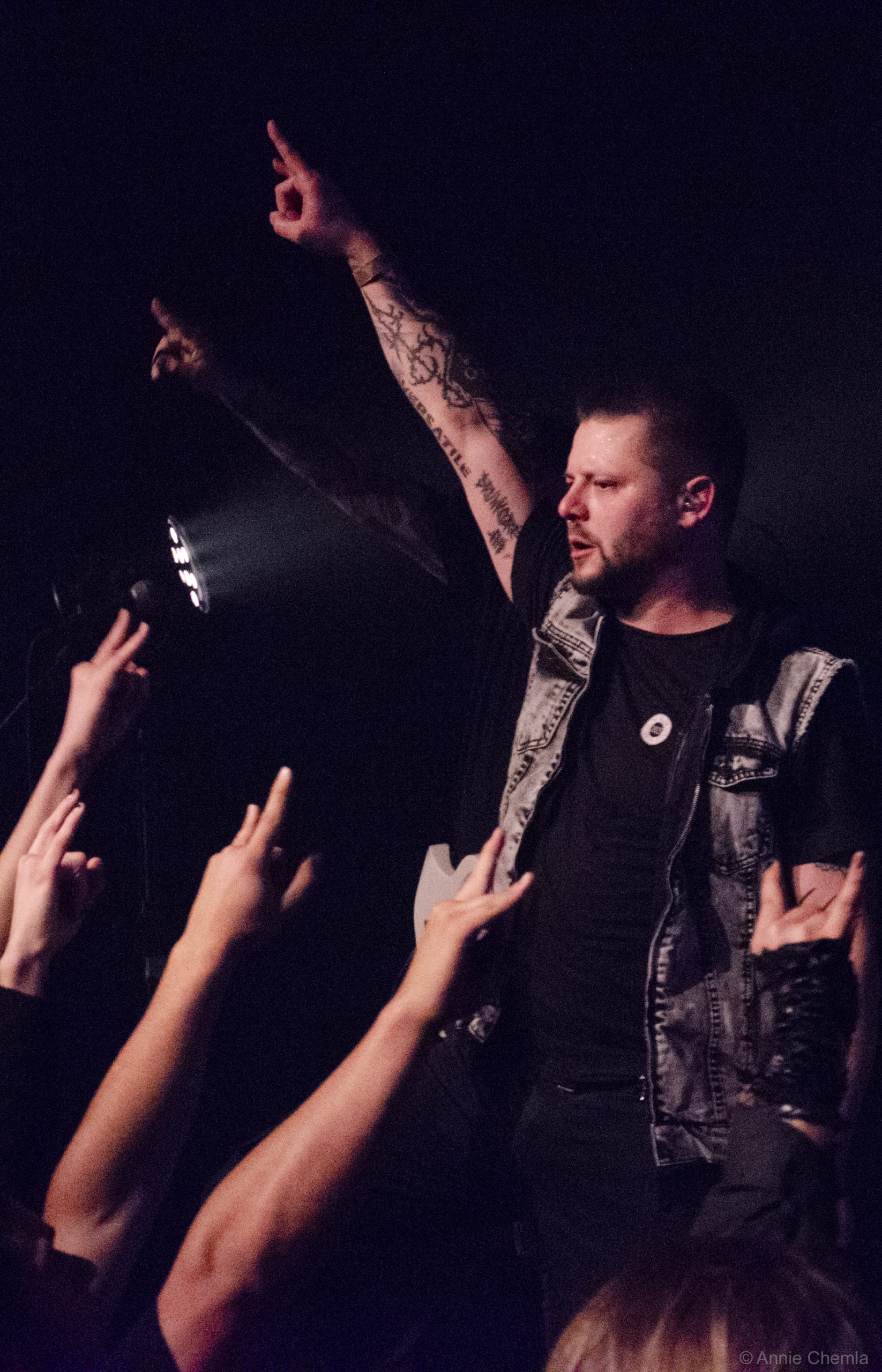 Ua╠ÇG-NyonsOnFire-20