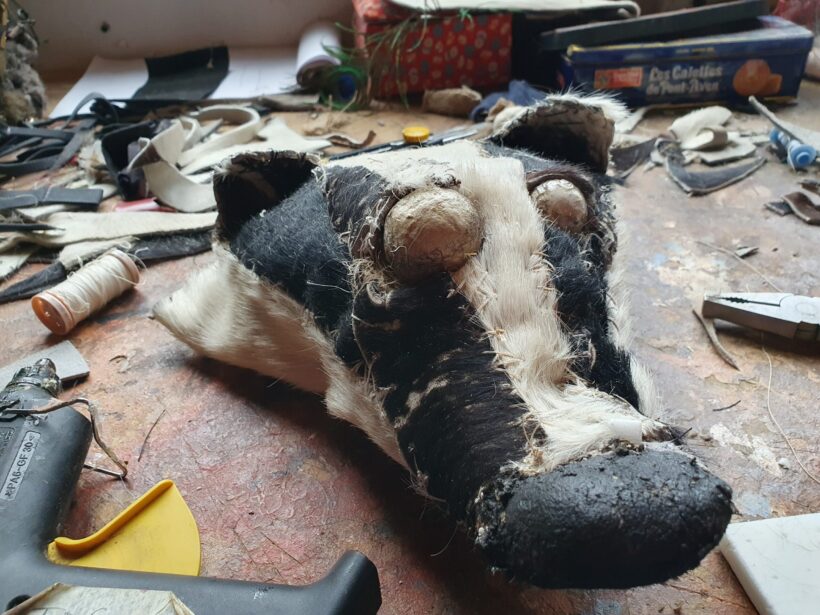 D.R Tete dans le sac marionnettes